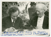 Photographie de Paderewski travaillant avec Józef Turczynski à la nouvelle édition des œuvres de Chopin sur la terrasse de Riond-Bosson, en août 1939 – avec dédicace de Turczynski «à Mademoiselle Elsa ?…»