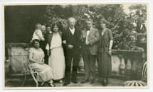 Photographie de groupe sur la terrasse de Riond-Bosson