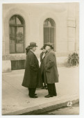Photographie de Paderewski (avec Hélène?) et de M. et Mme Gabriel Hanotaux à Genève