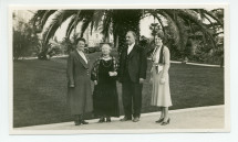 Photographie d'Antonina Wilkonska, entourée du Dr Masson et de son épouse, avec à droite Mme Strakacz, à Nice en 1932