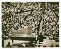 Photographie de Paderewski en récital au Royal Albert Hall de Londres le 13 janvier 1933
