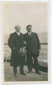 Photographie de Paderewski et de son soignant (?) sur le pont du «Normandie» lors d'une traversée de l'Atlantique (au retour en juin 1939?)