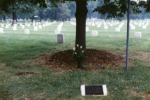 Reportage photographique de la translation de la dépouille mortelle de Paderewski du cimetière national d'Arlington à la cathédrale Saint-Jean de Varsovie, au début de l'été 1992