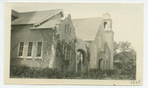 Photographie de l'église et de la cure de Paso Robles, en Californie, en 1928