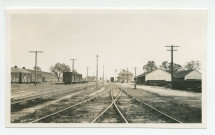 Photographie de la gare de Paso Robles, en Californie, vue des rails